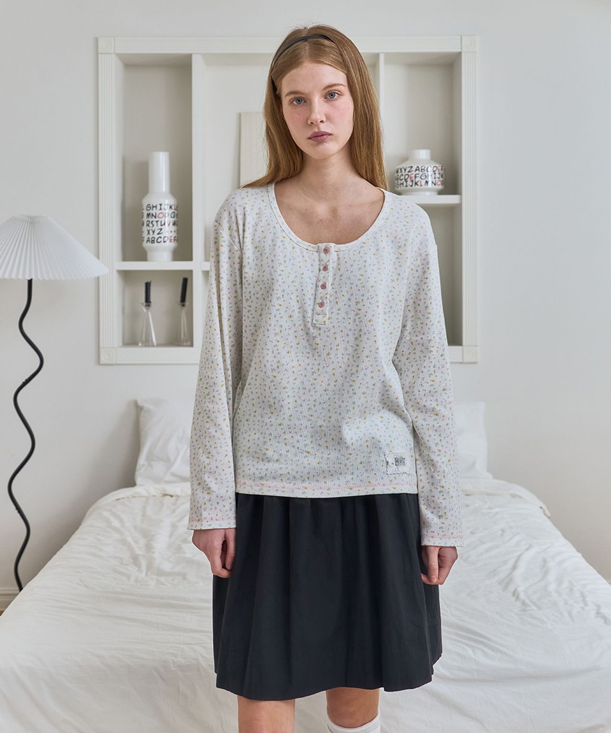 베이비블루니들즈(BABYBLUENEEDLES) Petit Flower Henley-neck T-Shirt WHITE