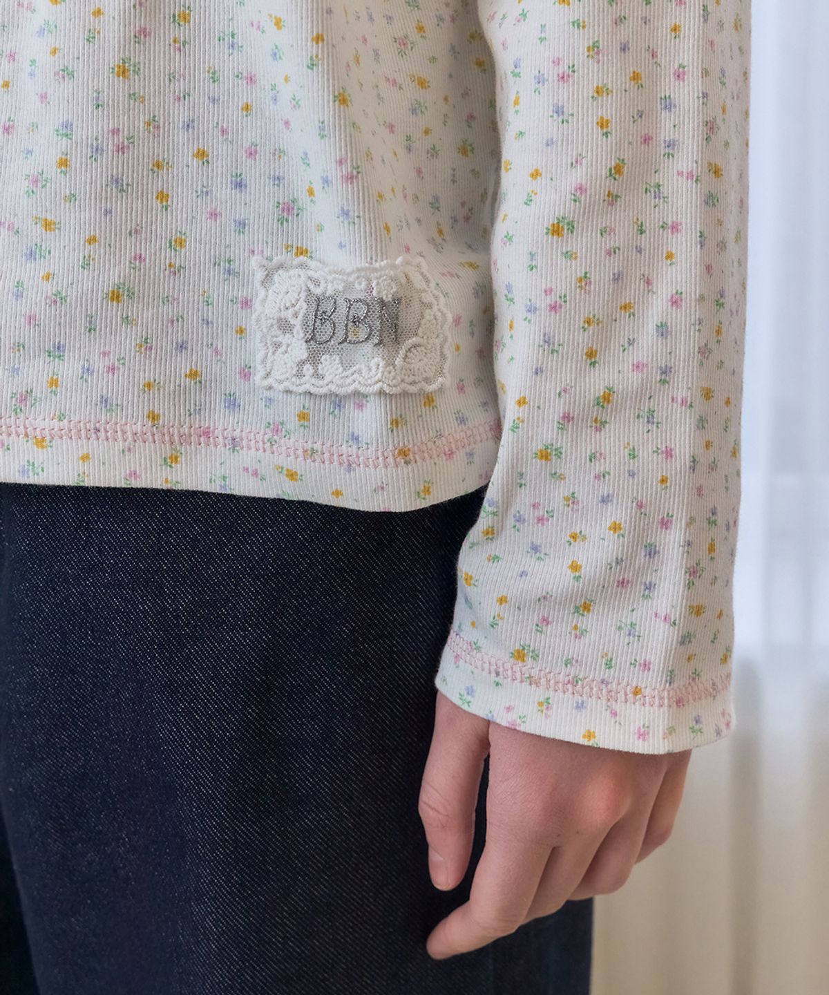 베이비블루니들즈(BABYBLUENEEDLES) Petit Flower Henley-neck T-Shirt WHITE