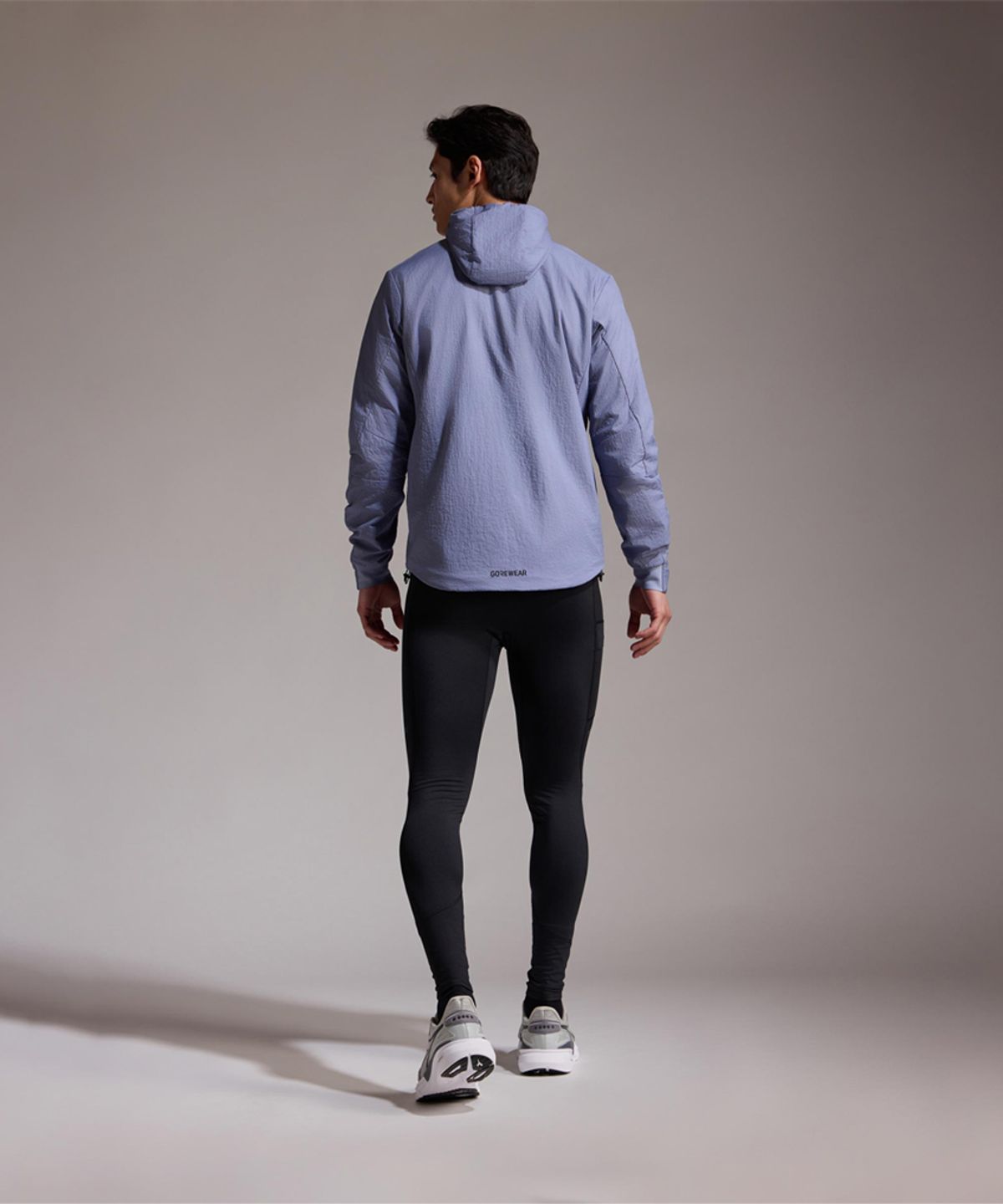 고어웨어(GOREWEAR) 컨커브 윈드스토퍼 ePE 인슐레이티드 후드 자켓 - 아머씨스트 그레이 (남성용) 방풍 보온 아우터