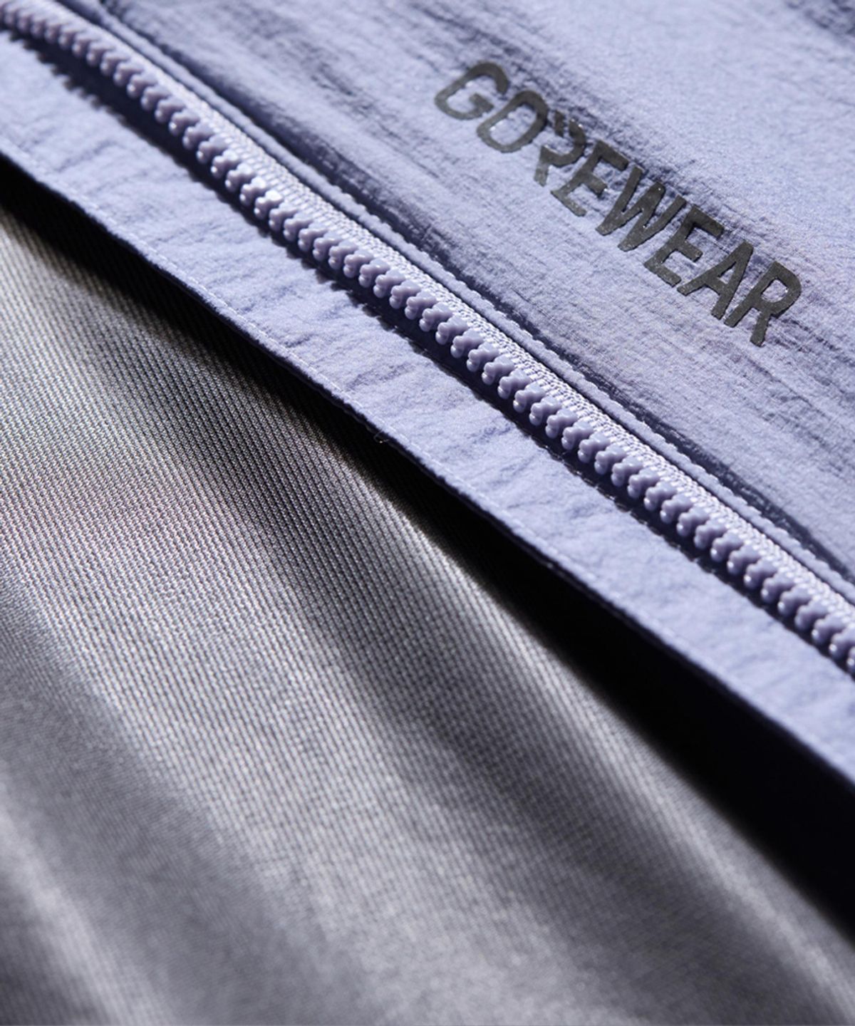고어웨어(GOREWEAR) 컨커브 윈드스토퍼 ePE 인슐레이티드 후드 자켓 - 아머씨스트 그레이 (남성용) 방풍 보온 아우터
