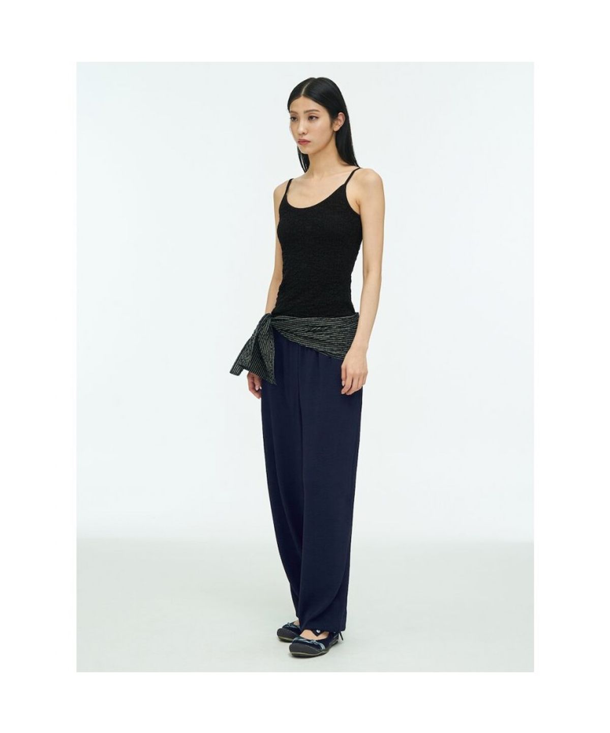앙개(ANGGAE) Textured Camisole  Black