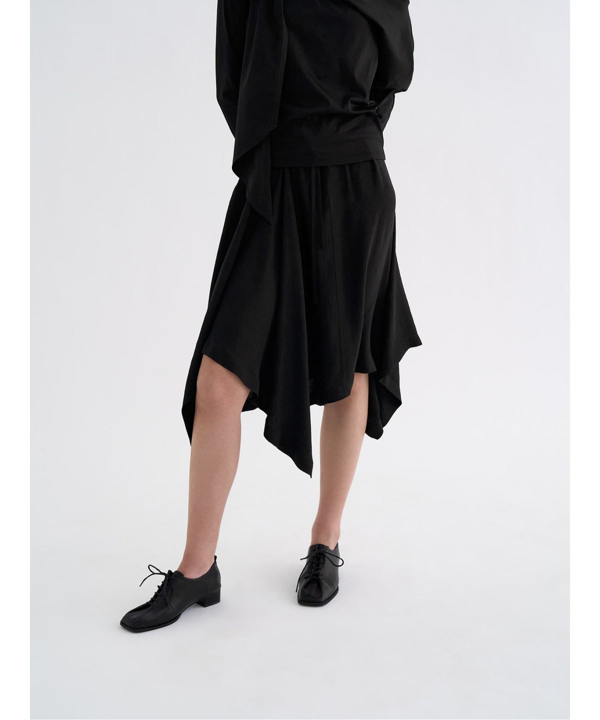 앙개(ANGGAE) Unbalanced Satin Skirt  Black