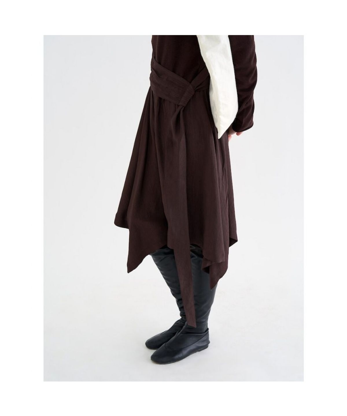 앙개(ANGGAE) Unbalanced Satin Skirt  Brown