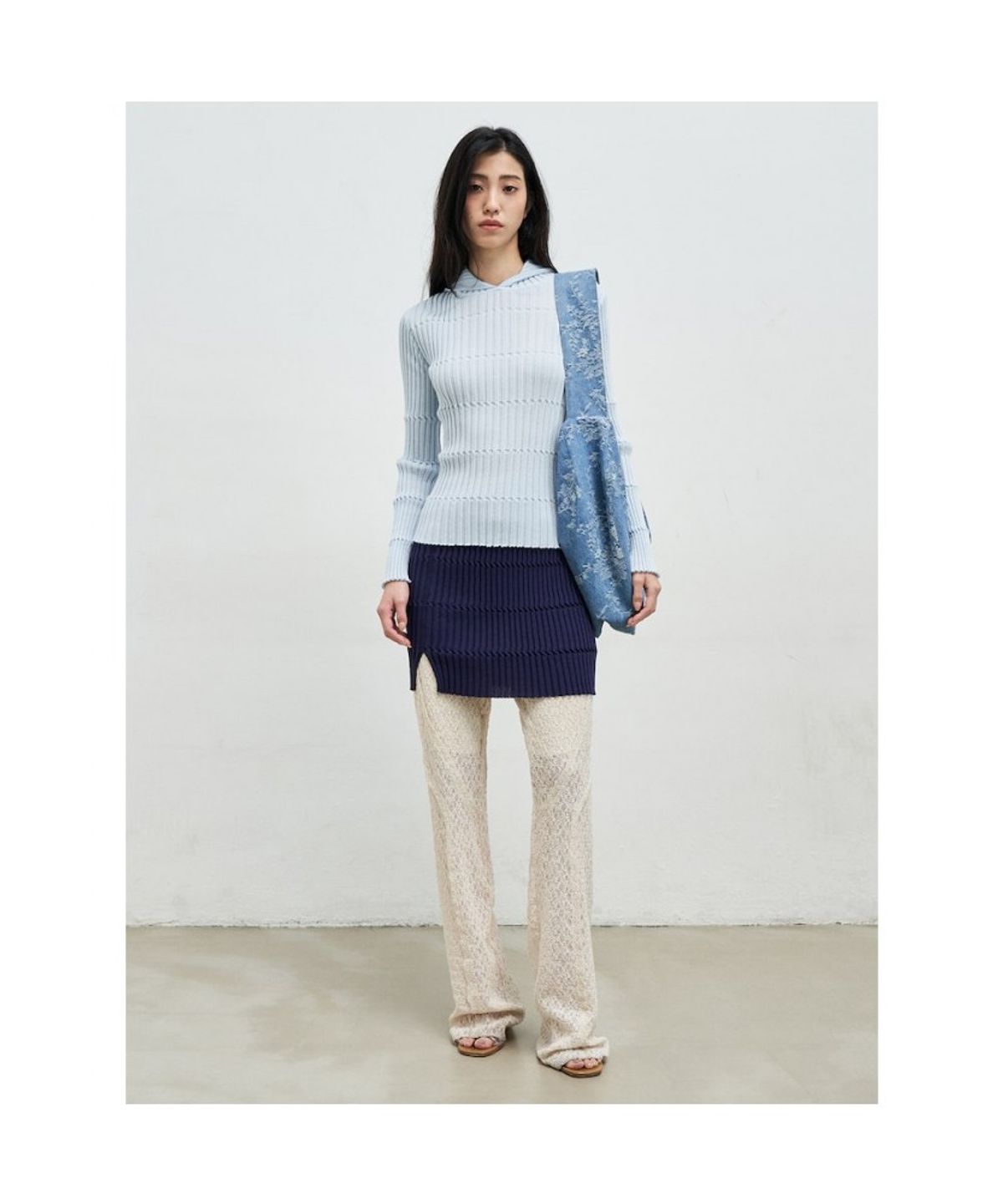 앙개(ANGGAE) Flower Jacquard Denim Triangle Bag  Blue