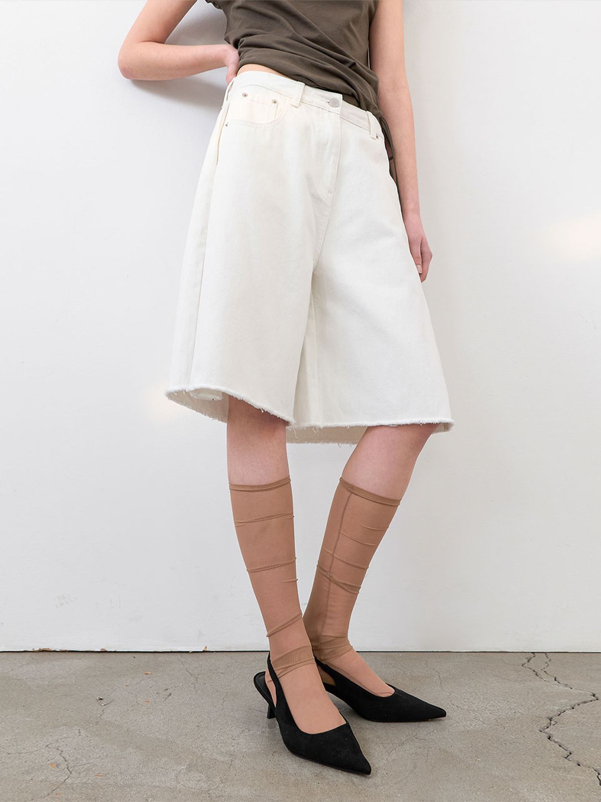 아틀리에 나인(ATELIER NAIN) TUCK BERMUDA WHITE DENIM PANTS (PT-5790)