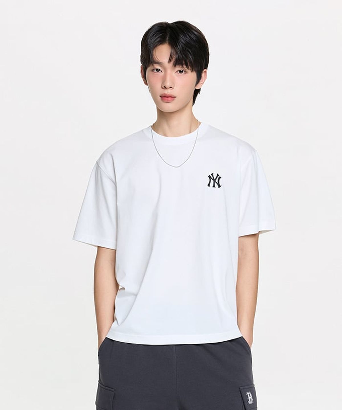 엠엘비(MLB) 스포티브 컬시브 등판 레터 반팔 티셔츠 NY (Ivory)