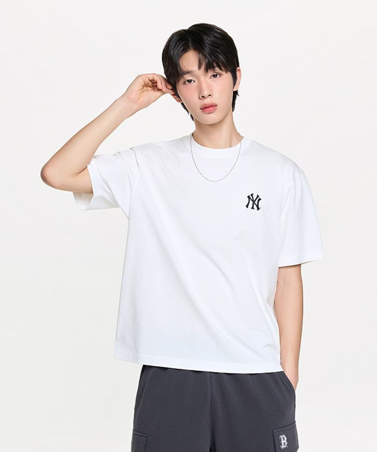 엠엘비(MLB) 스포티브 컬시브 등판 레터 반팔 티셔츠 NY (Ivory)