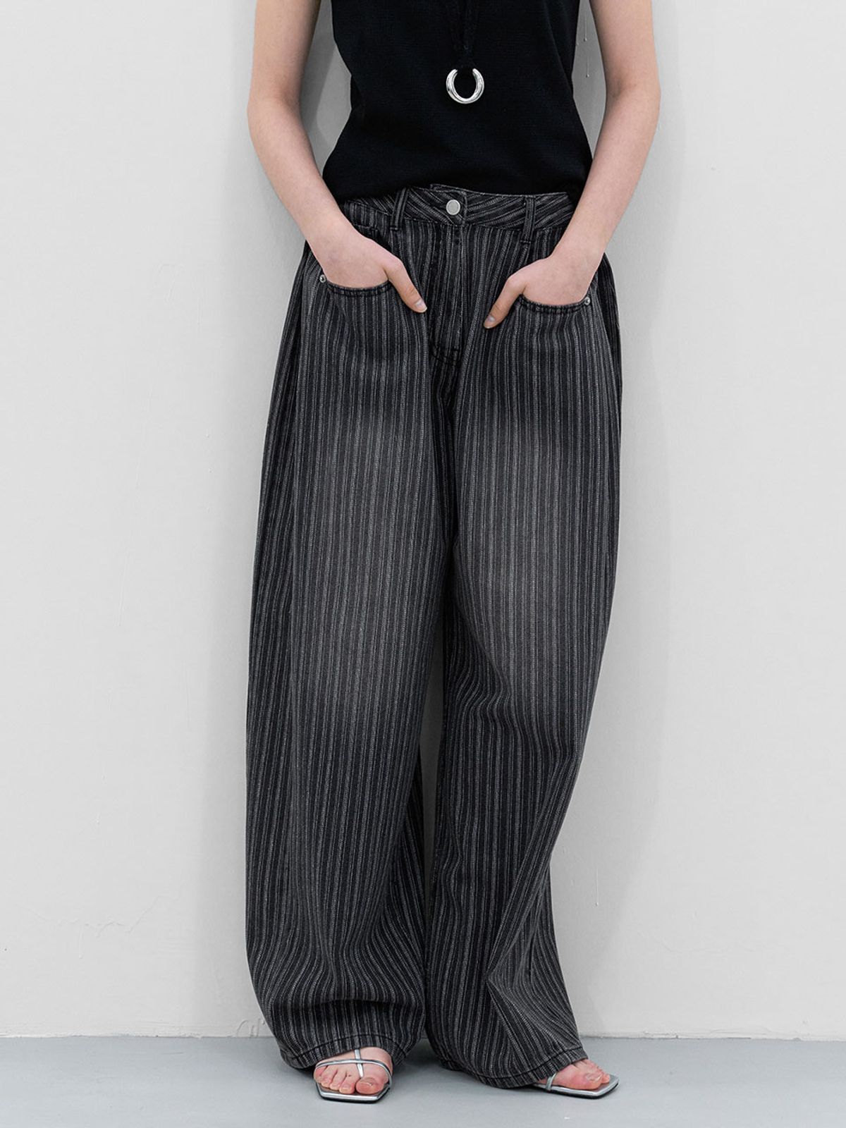아틀리에 나인(ATELIER NAIN) TUCK CURVED STRIPE DENIM PATNS (PT-5769)