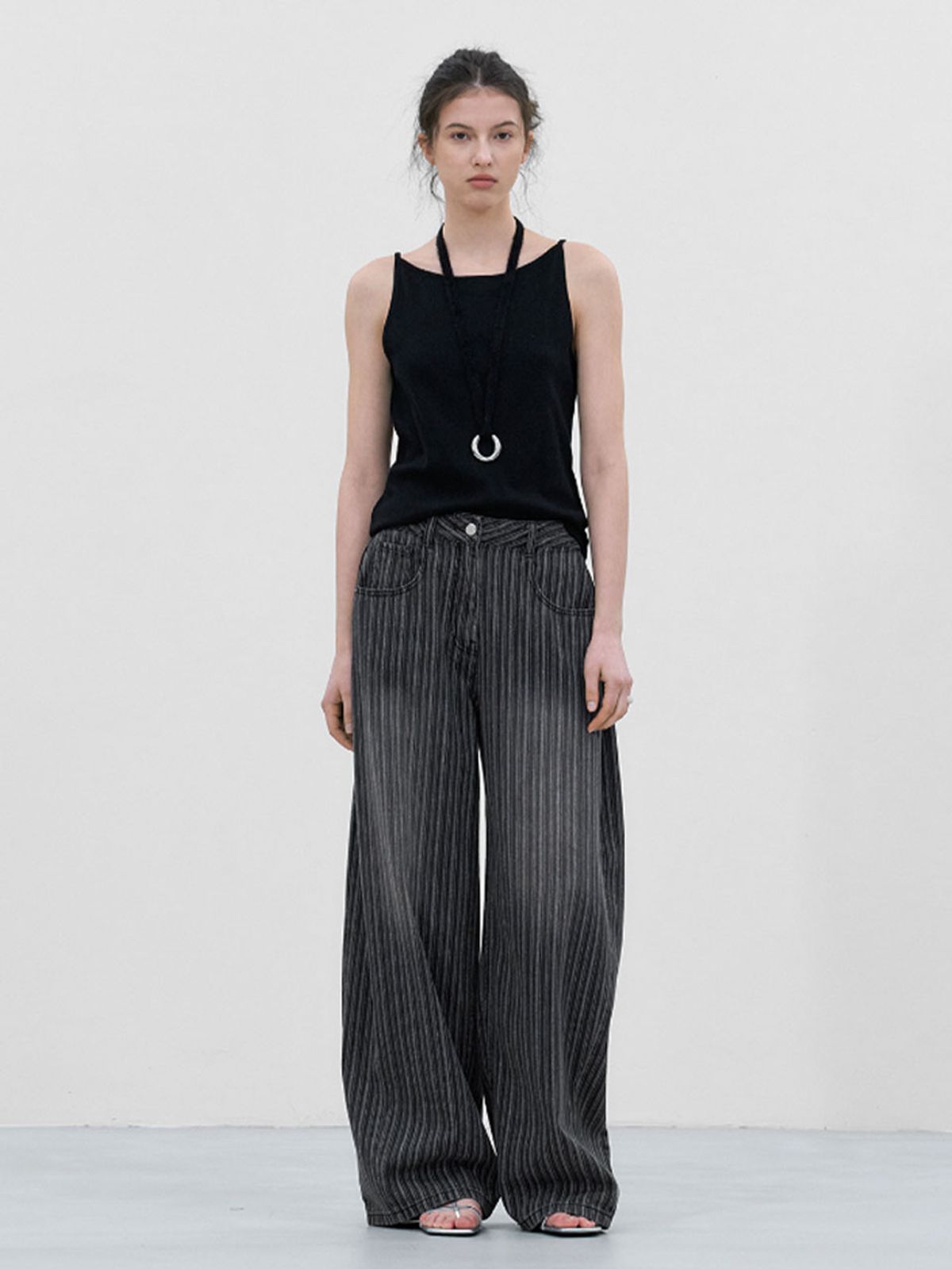 아틀리에 나인(ATELIER NAIN) TUCK CURVED STRIPE DENIM PATNS (PT-5769)