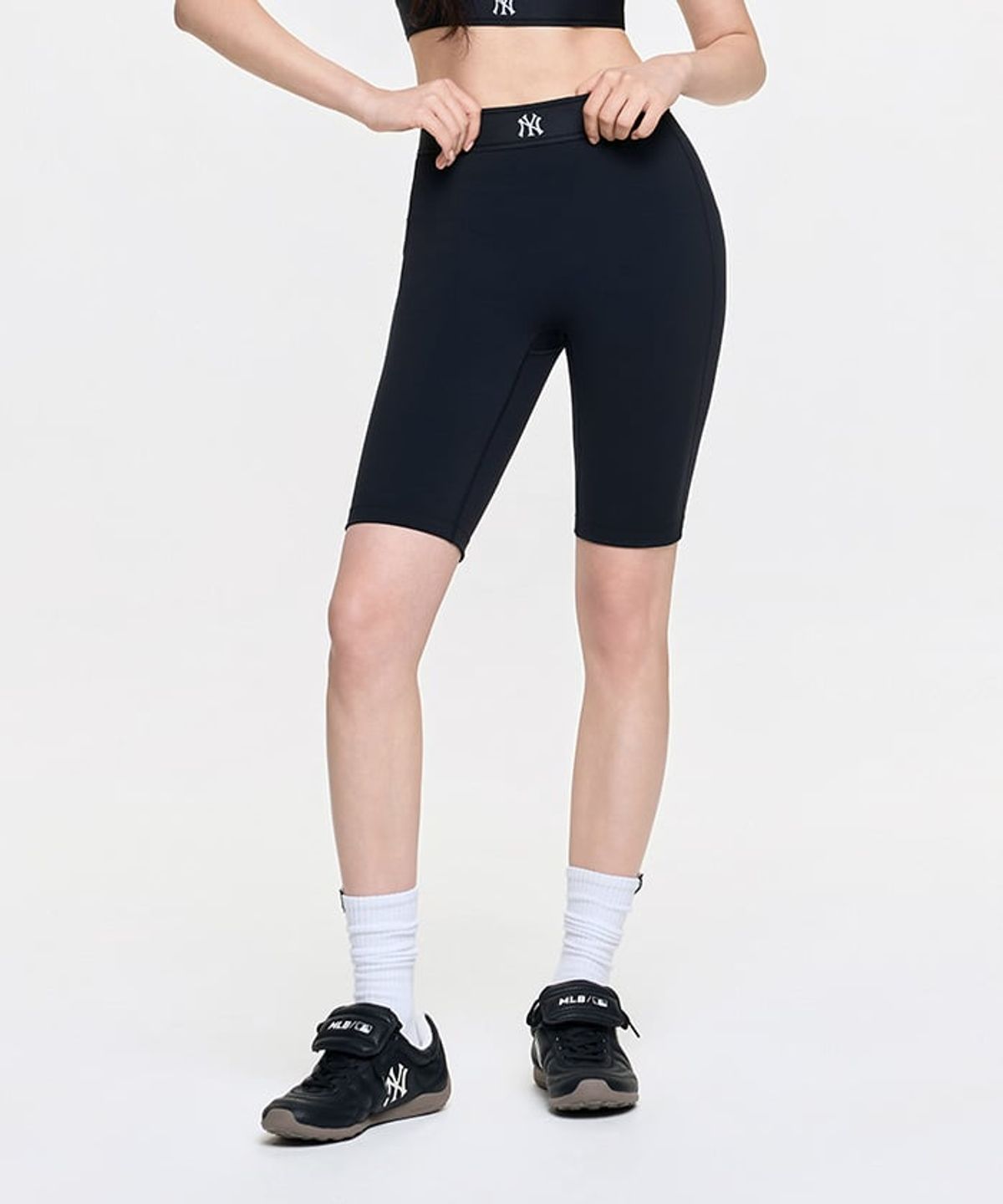 엠엘비(MLB) 여성 베이직 밴드 로고포인트 바이크쇼츠 NY (Black)