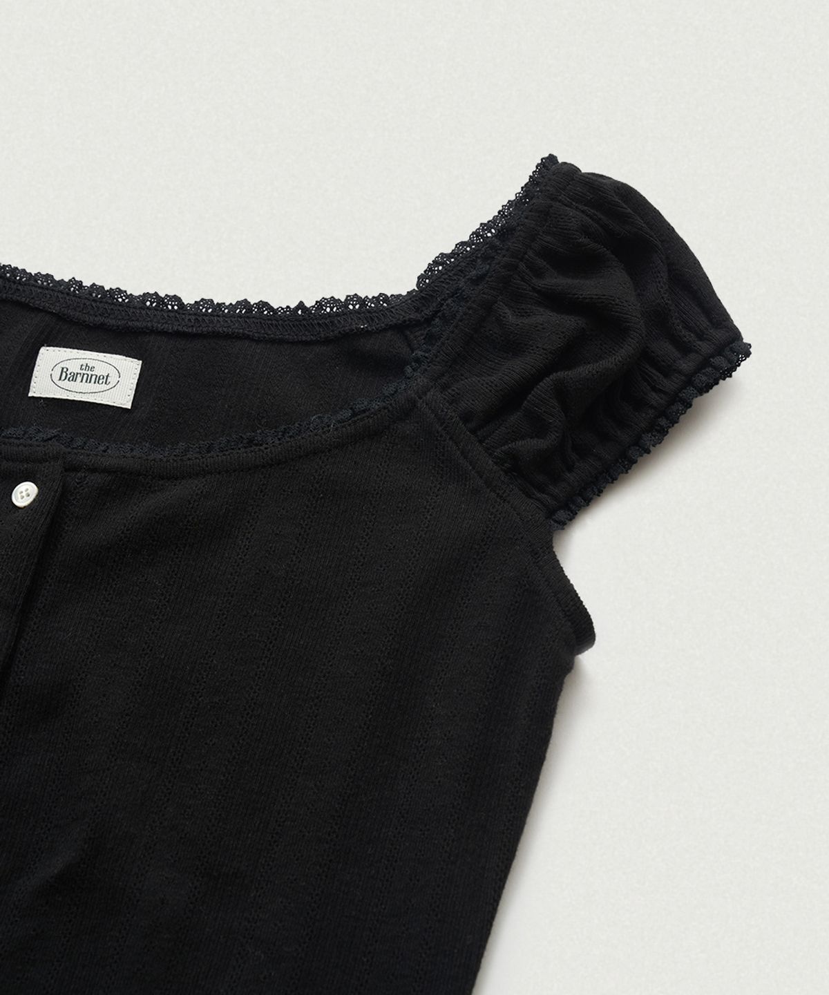 더바넷(THEBARNNET) Corin Button Sleeveless Top_Black