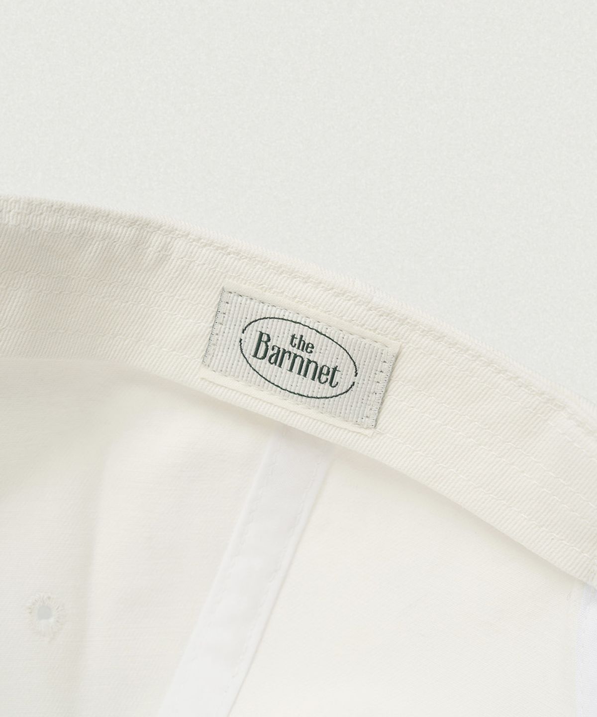 더바넷(THEBARNNET) Capital Logo Ball Cap_White