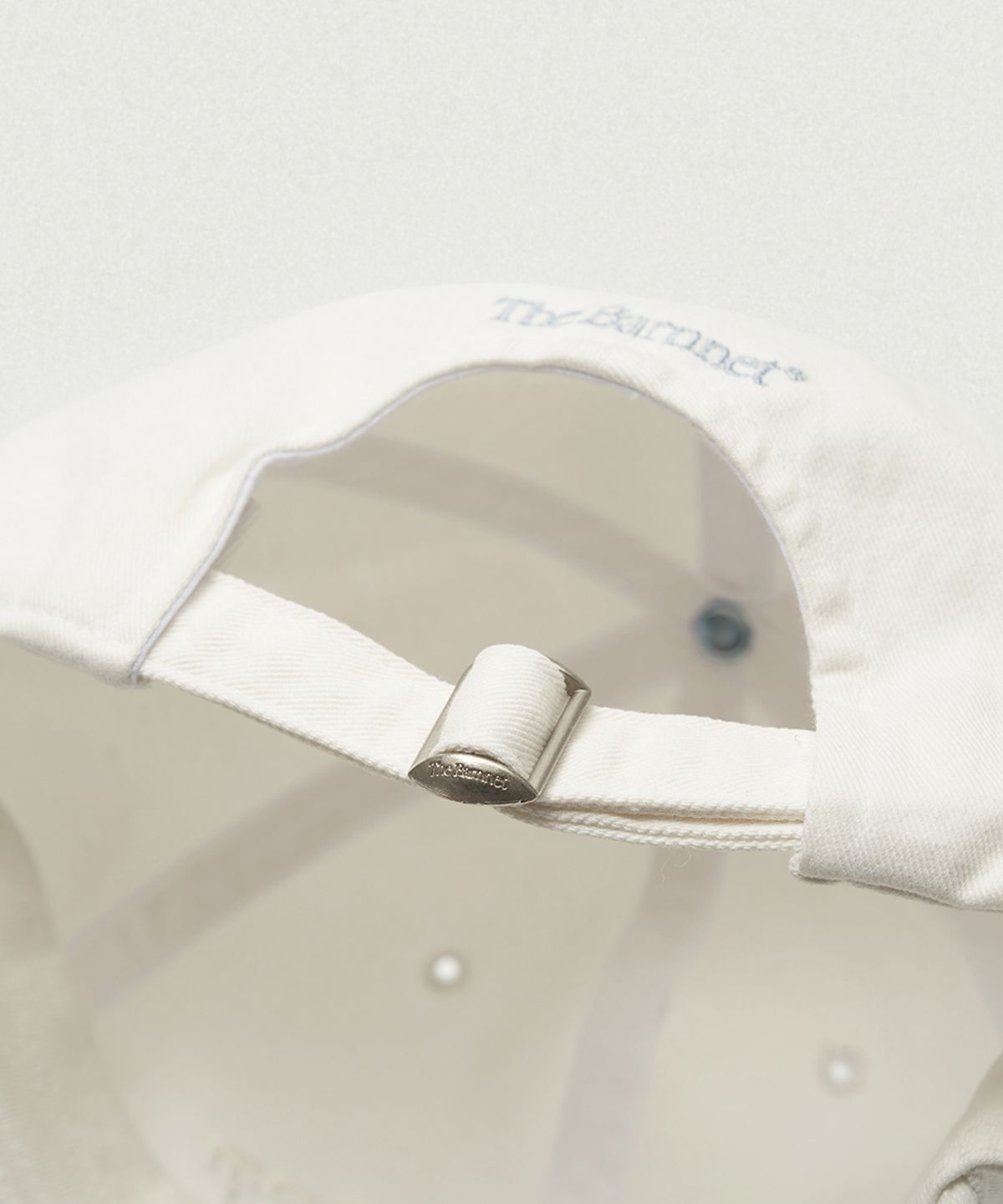 더바넷(THEBARNNET) Capital Logo Ball Cap_White
