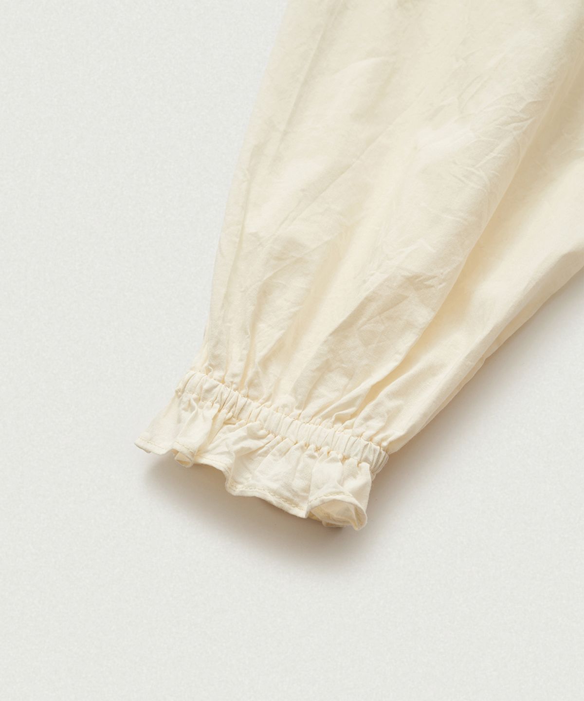 더바넷(THEBARNNET) Liore Frill Button Blouse_Butter