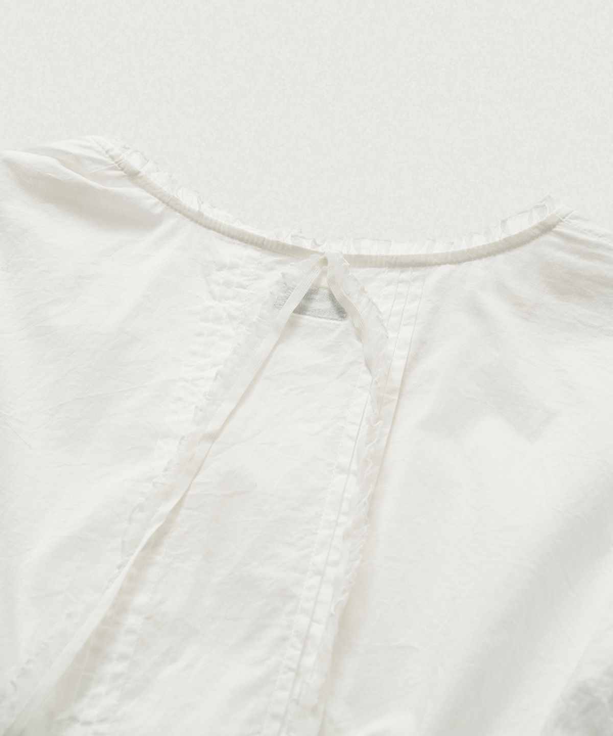 더바넷(THEBARNNET) Renelle Lace Tie Blouse