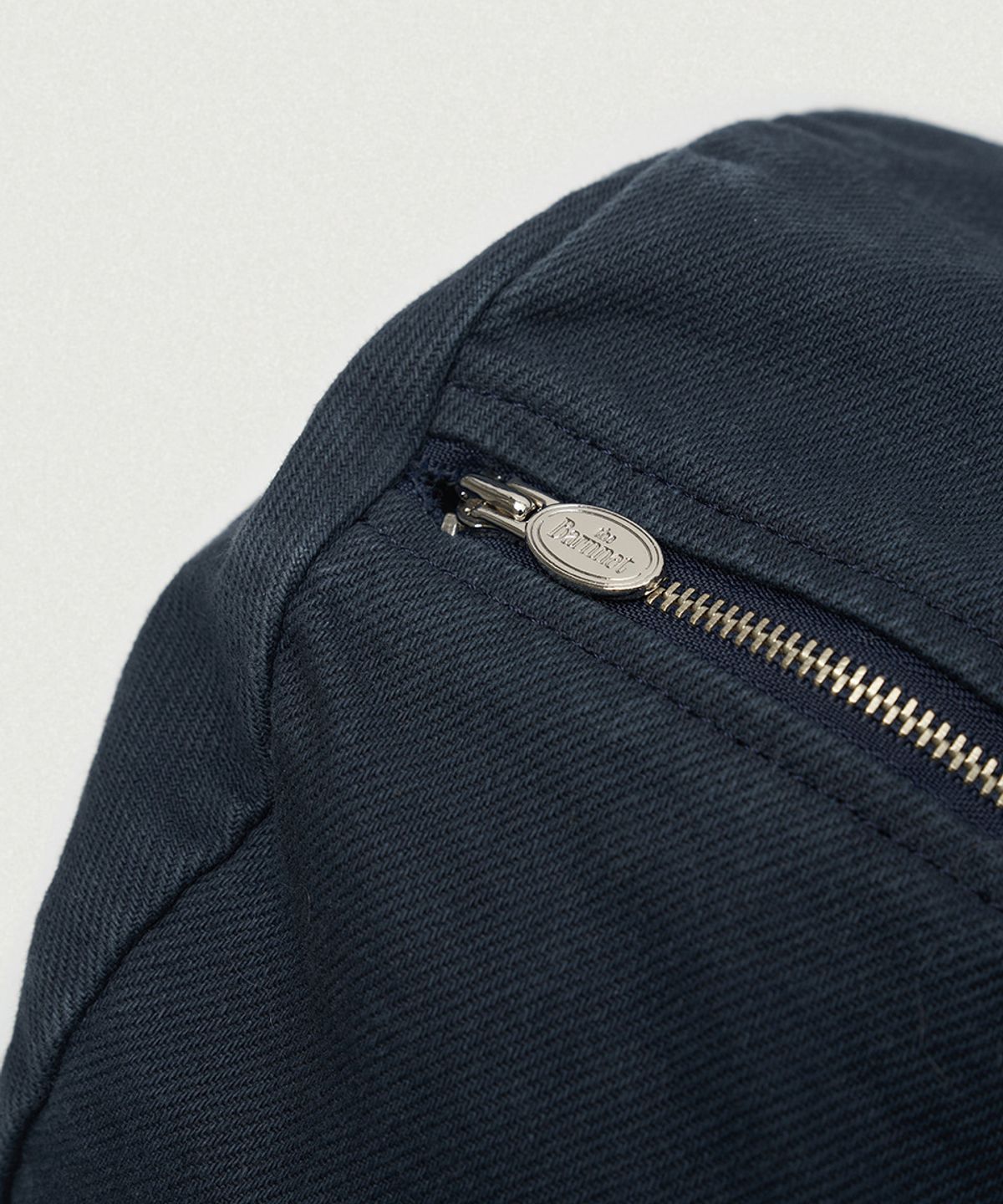 더바넷(THEBARNNET) Pale Logo Duffle Bag Large_Navy