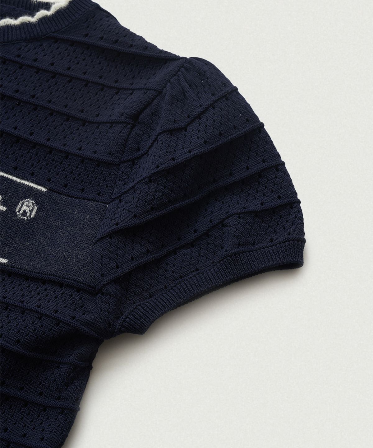 더바넷(THEBARNNET) Helen Logo Jacquard Knit Top_Navy