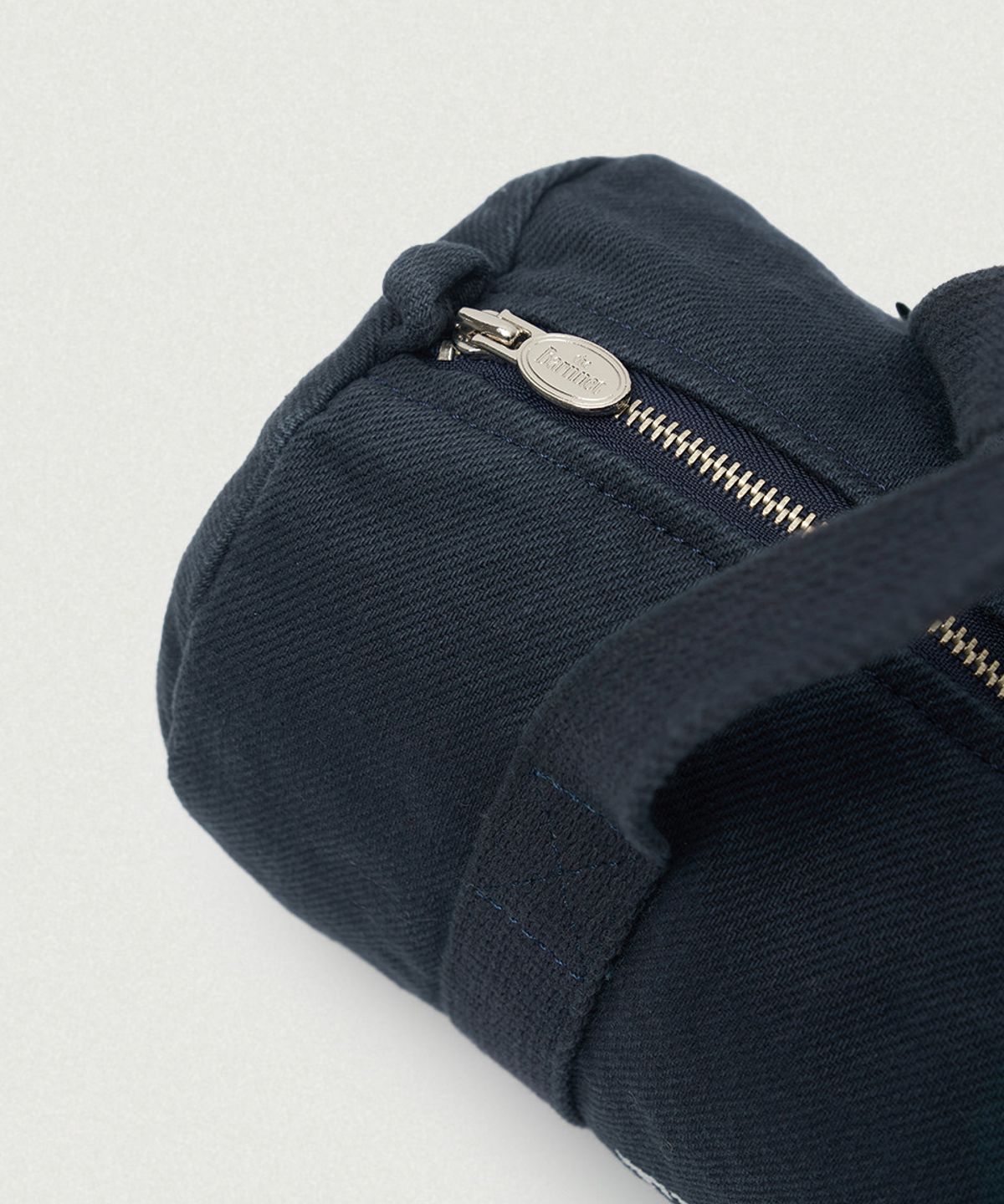 더바넷(THEBARNNET) Pale Logo Duffle Bag Small_Navy