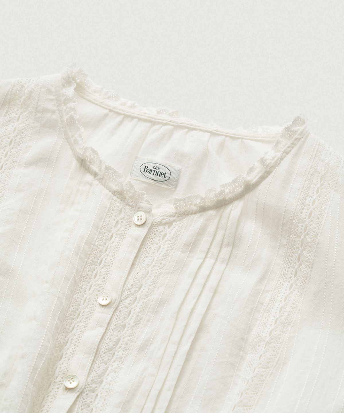 더바넷(THEBARNNET) Odélia Pintuck Blouse