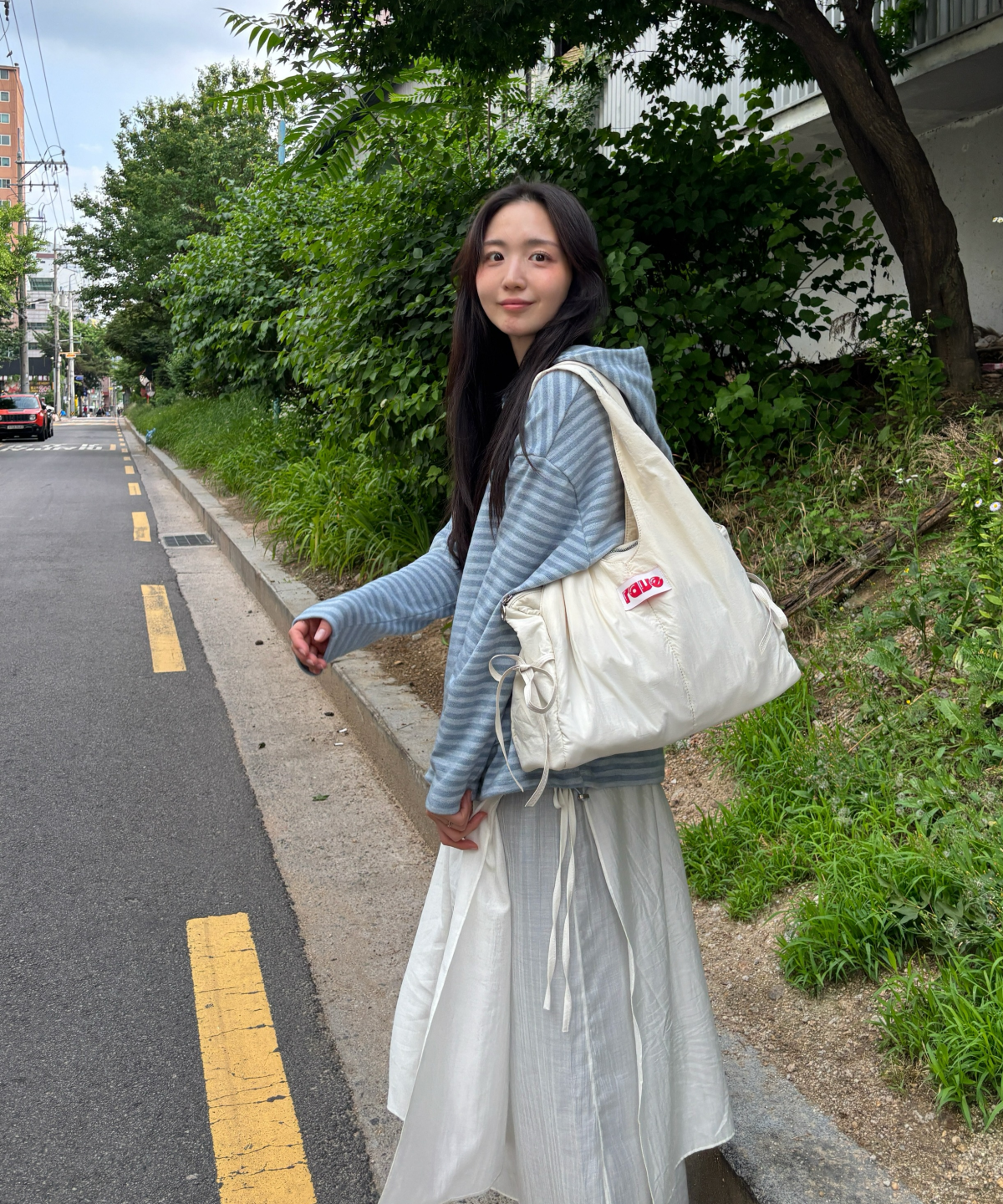 러브레이브리브(LOVERAVELIVE) 럽레리 4 포켓 리본 숄더 보부백 (아이보리)
