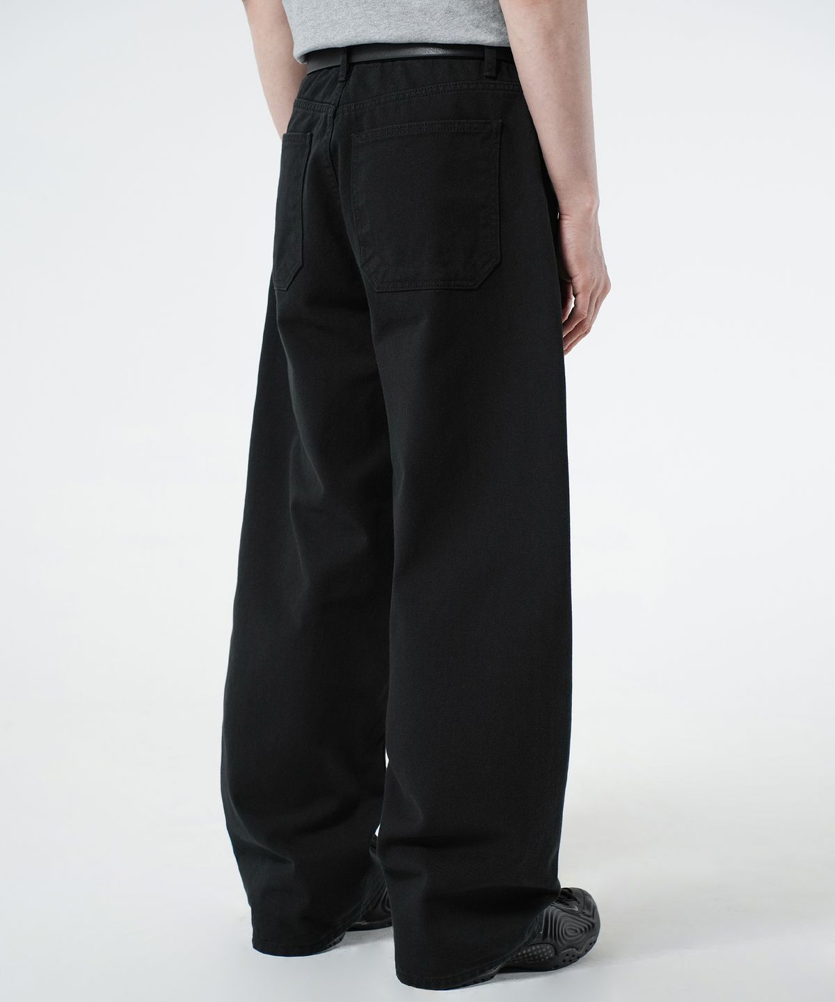 브랜디드(BRANDED) WIDE CURVED COTTON PANTS [BLACK]