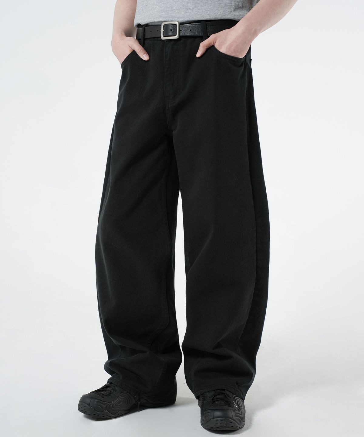 브랜디드(BRANDED) WIDE CURVED COTTON PANTS [BLACK]