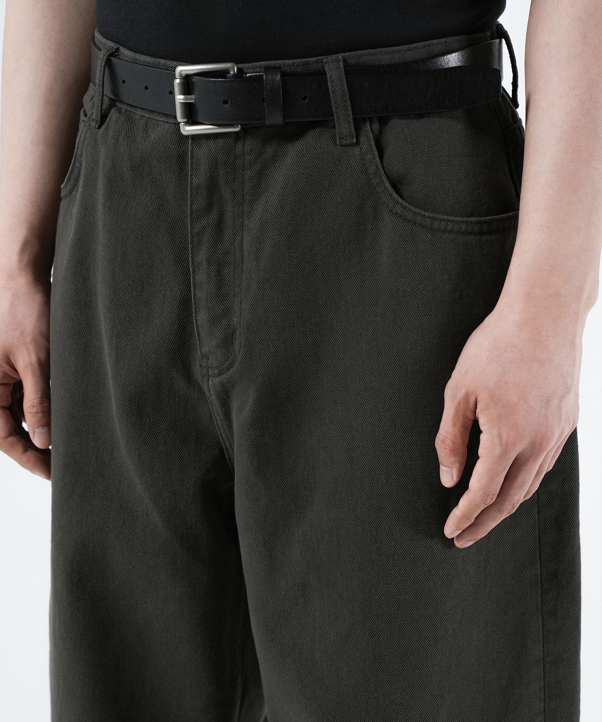 브랜디드(BRANDED) WIDE CURVED COTTON PANTS [CHARCOAL]