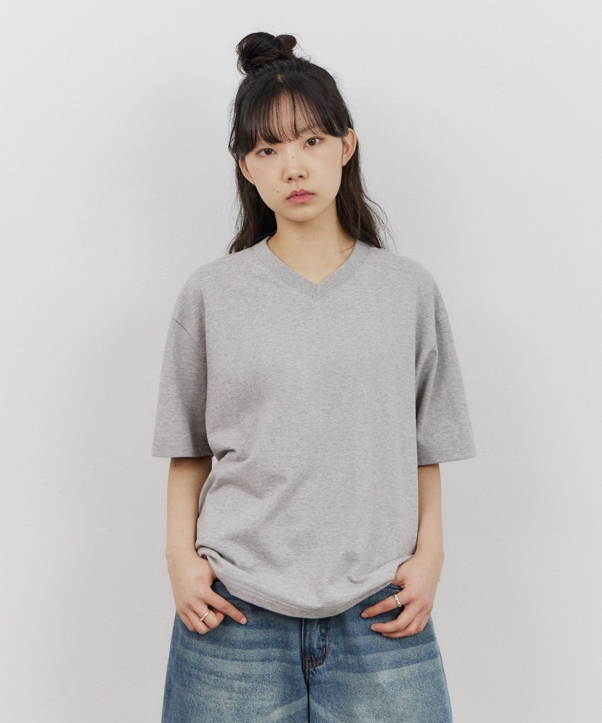 어반스터프(URBANSTOFF) 에센셜 브이넥 티 (멜란지)