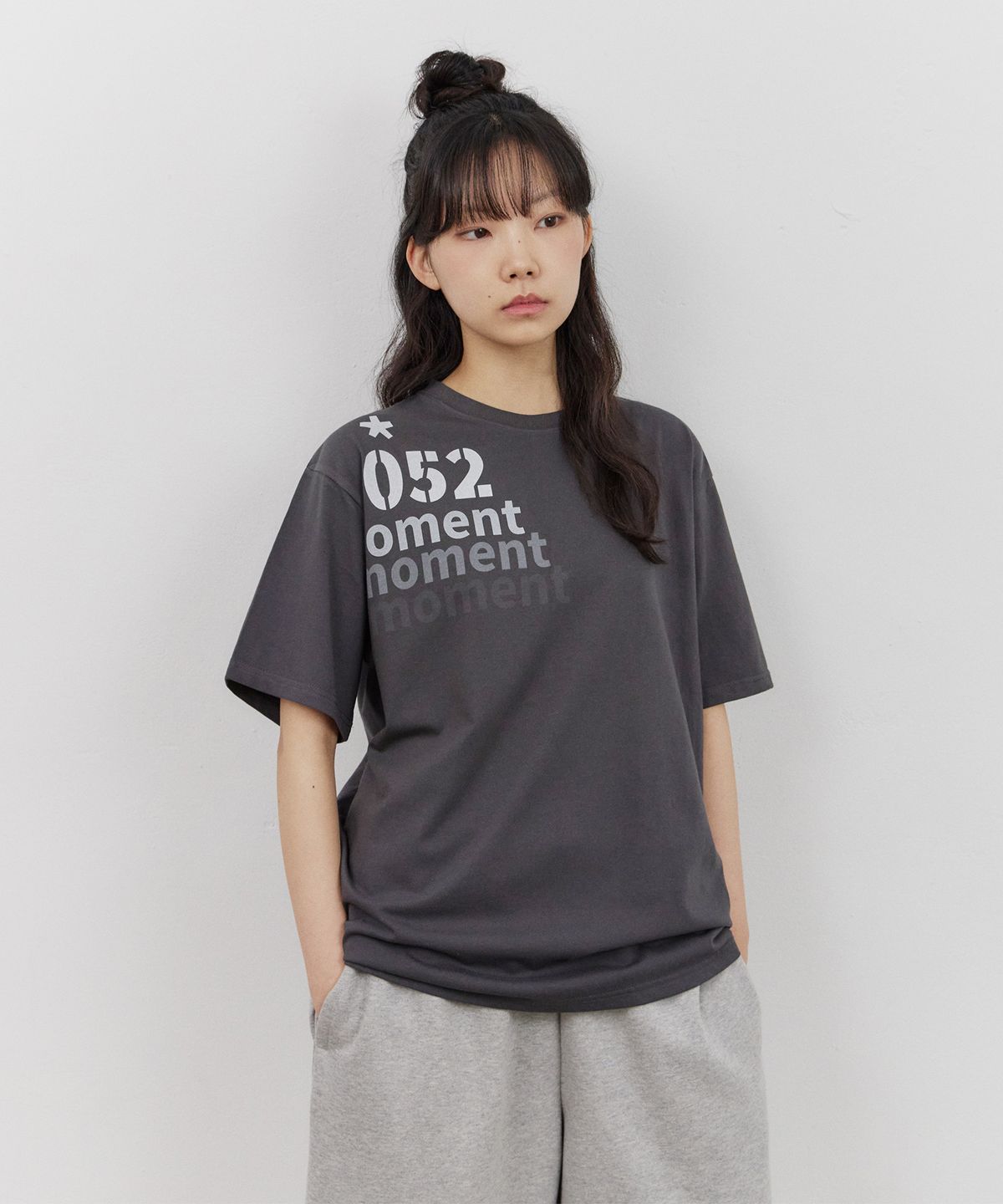 어반스터프(URBANSTOFF) 모먼트 그라데이션 티 (챠콜)