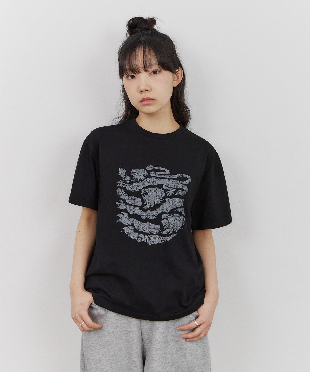 어반스터프(URBANSTOFF) 크랙 아트워크 베이비 티 (블랙)