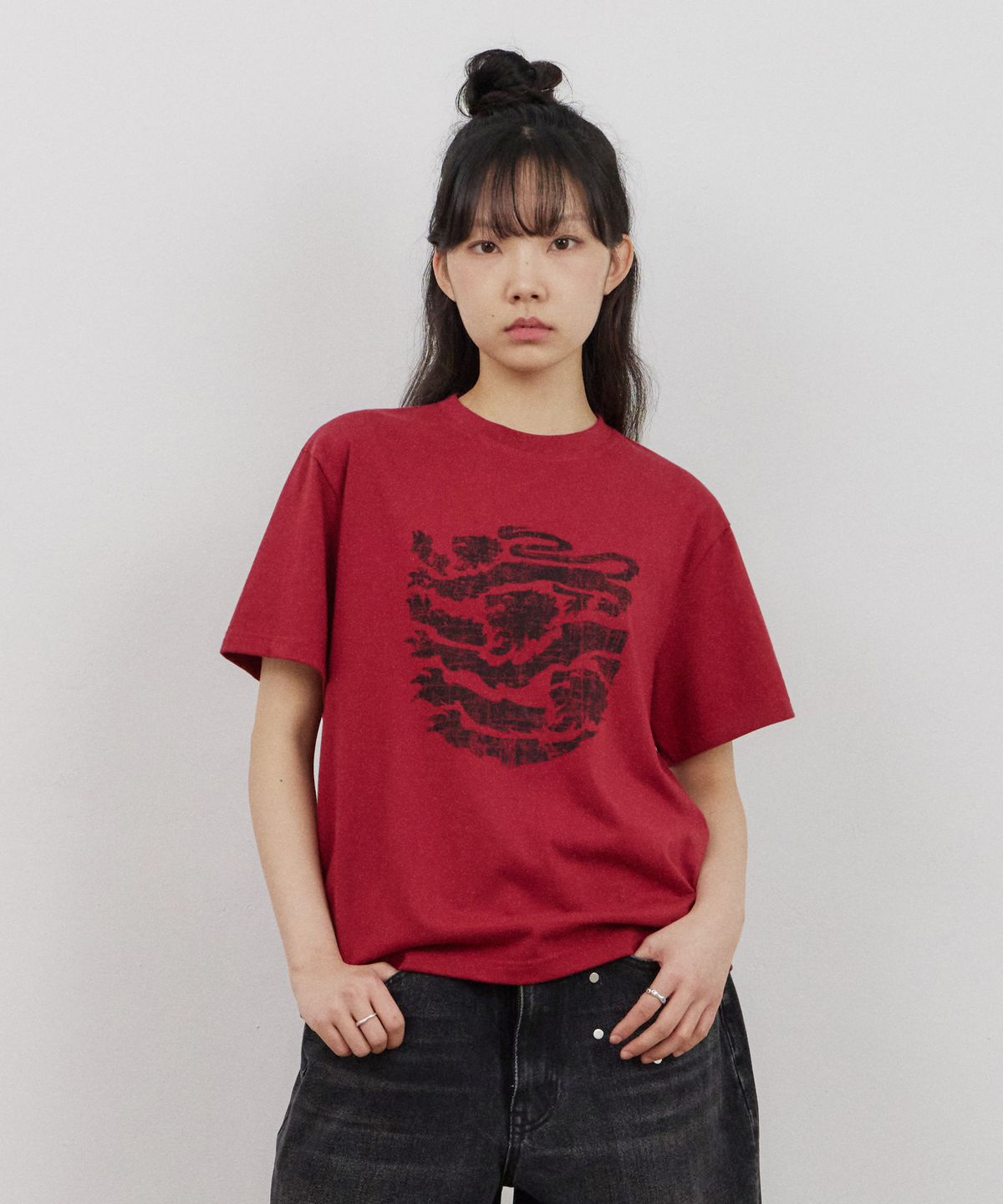 어반스터프(URBANSTOFF) 크랙 아트워크 베이비 티 (레드)