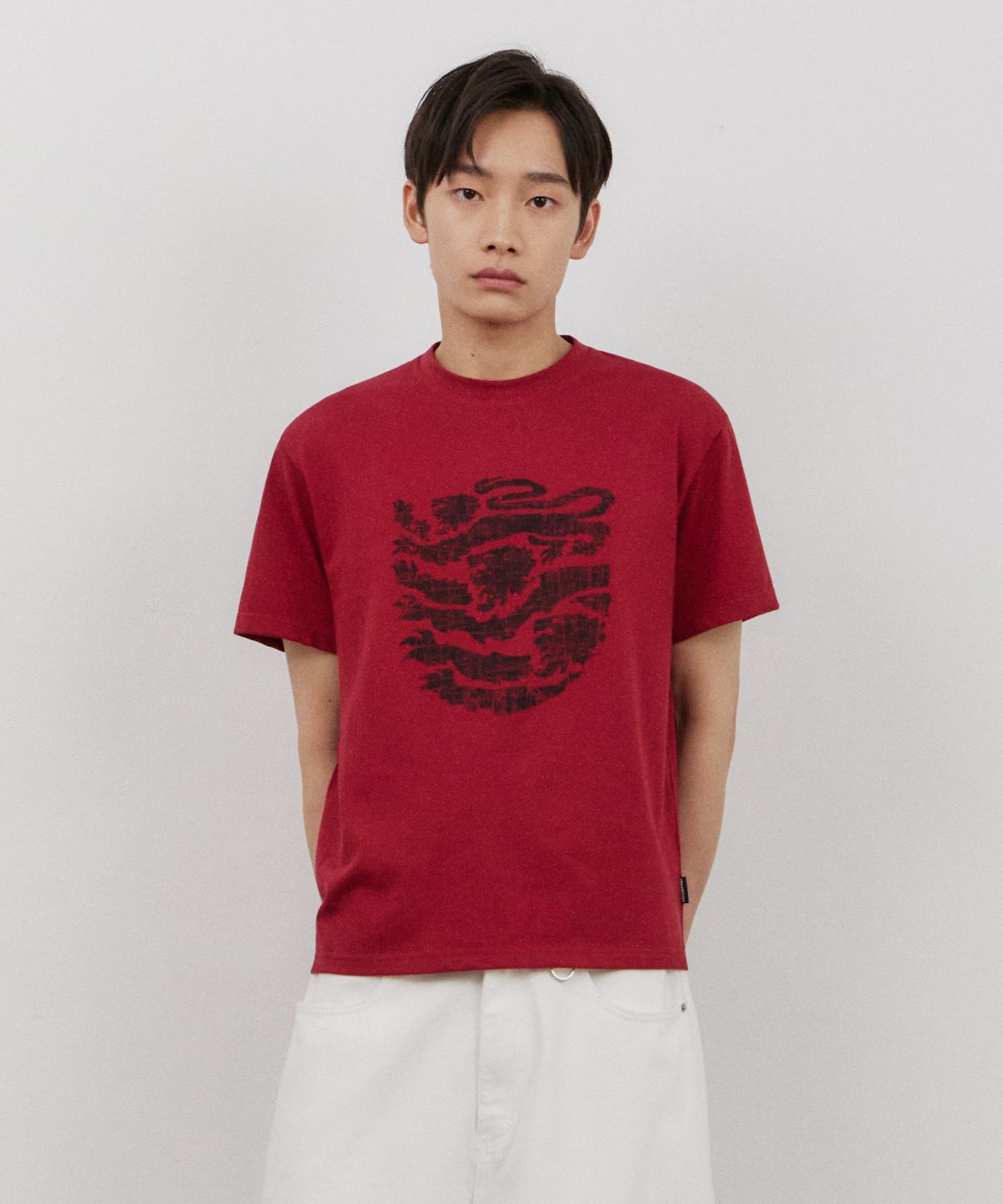 어반스터프(URBANSTOFF) 크랙 아트워크 베이비 티 (레드)