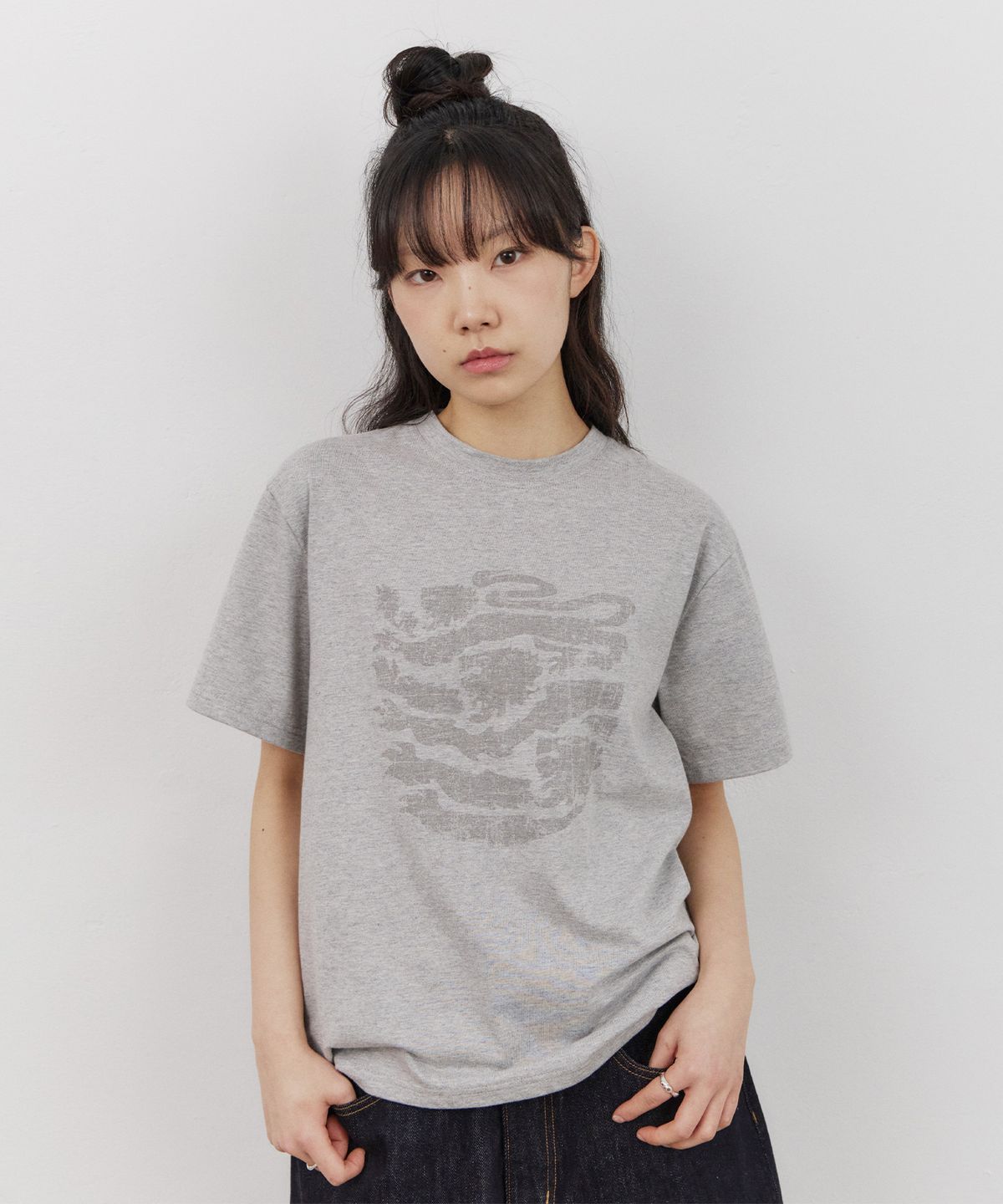 어반스터프(URBANSTOFF) 크랙 아트워크 베이비 티 (멜란지)