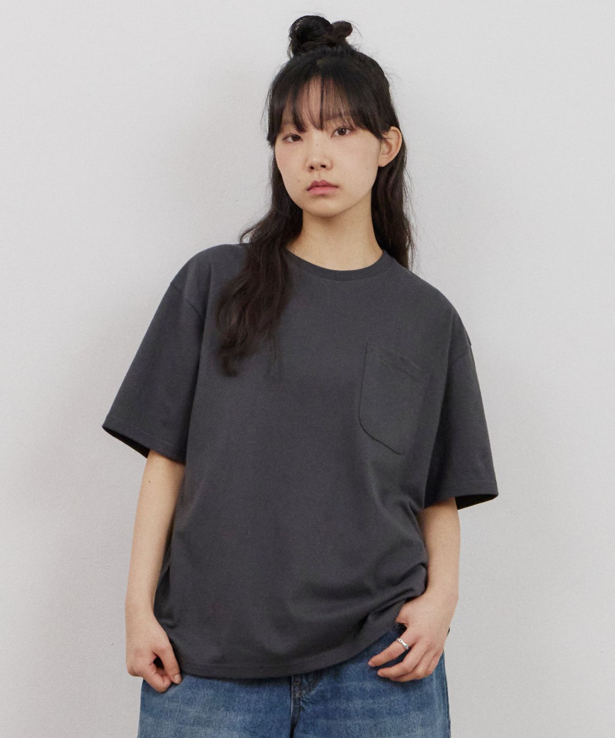 어반스터프(URBANSTOFF) 크롭 박스 티 (챠콜)