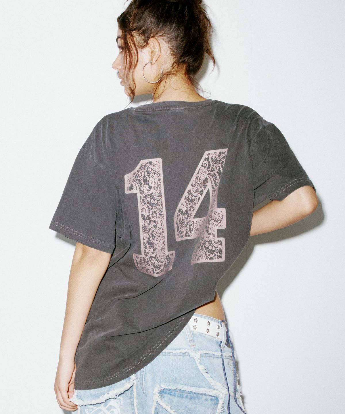 엔와이엑스엑스(NYXX) LACE LOGO TEE CHARCOAL