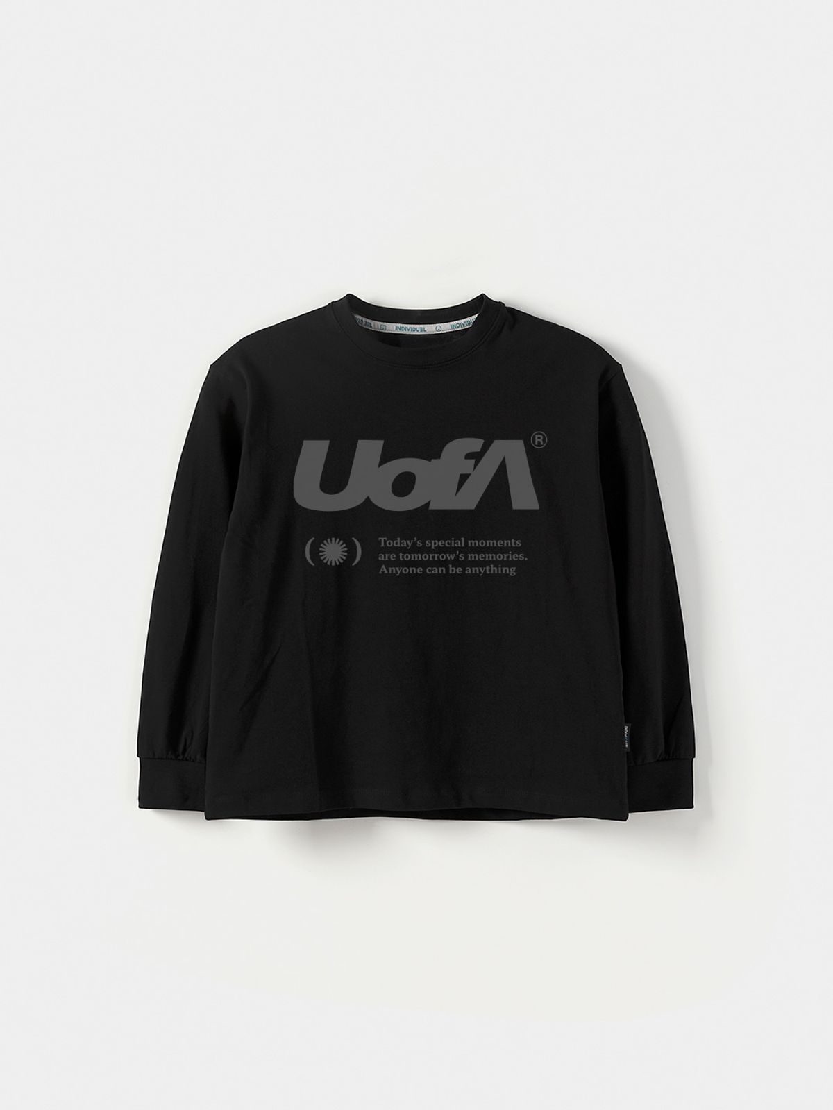 인디비주엘(INDIVIDUEL) 유타 아트웍 긴팔 티셔츠 - 2 COLOR