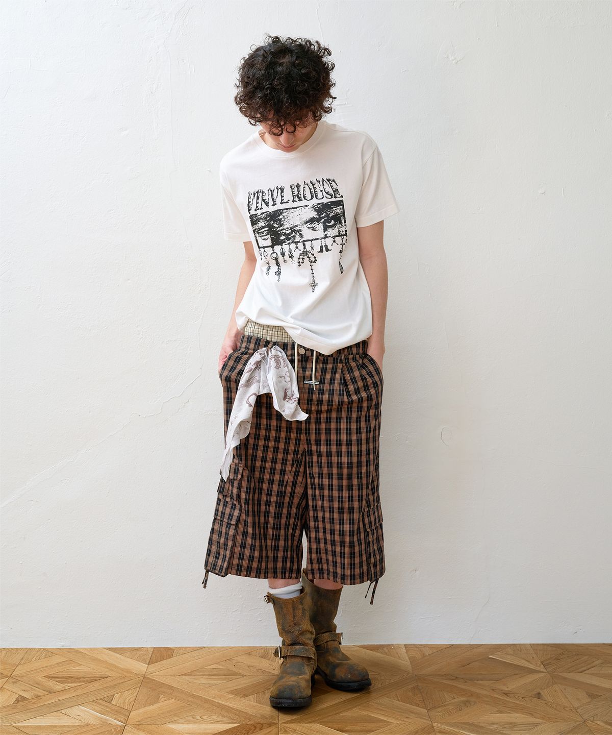 더바이닐하우스(THEVINYLHOUSE) LAYERED CHECK CARGO SHORTS BROWN
