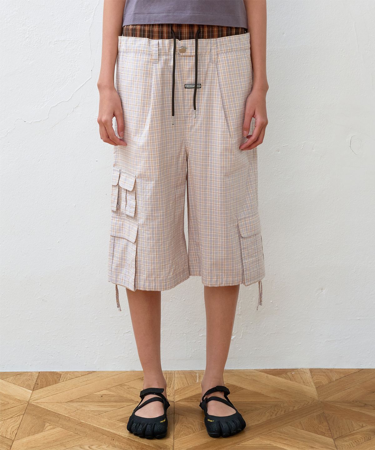 더바이닐하우스(THEVINYLHOUSE) LAYERED CHECK CARGO SHORTS CREAM