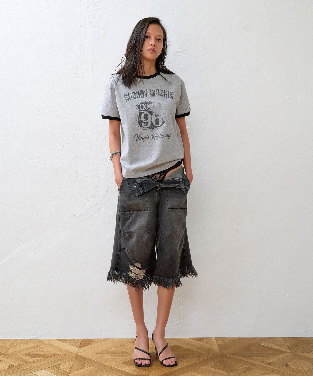 더바이닐하우스(THEVINYLHOUSE) DESTROYED DENIM SHORTS BLACK