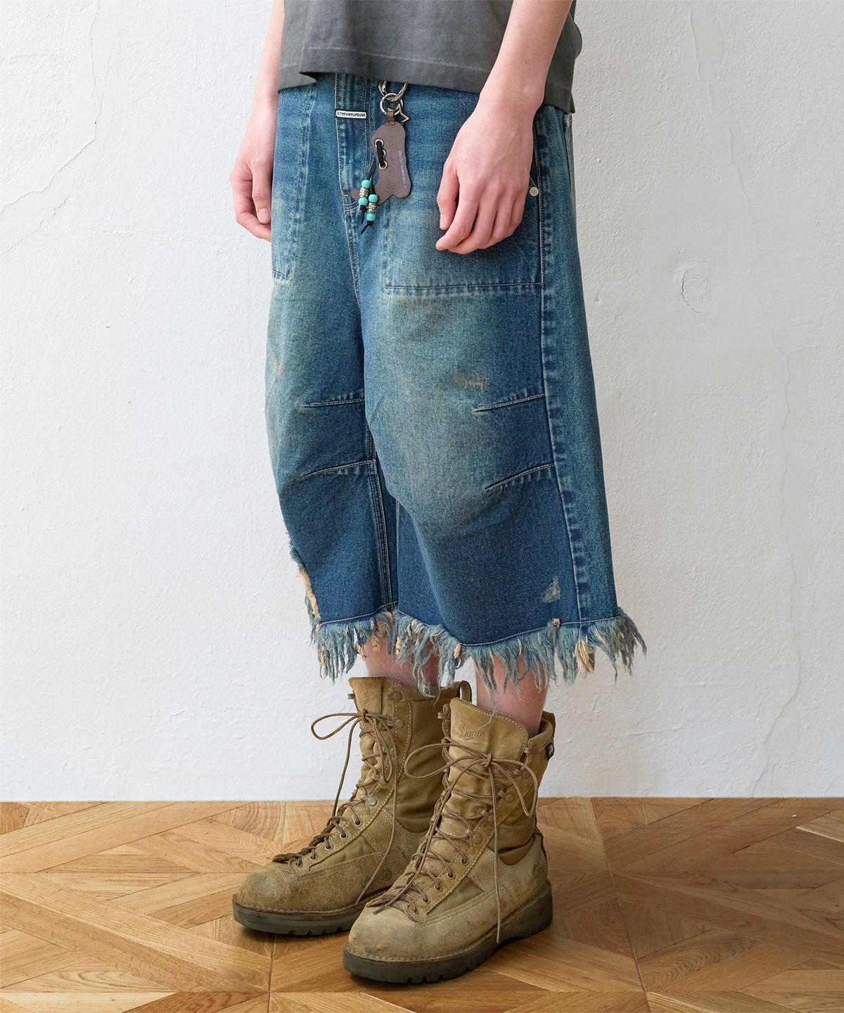더바이닐하우스(THEVINYLHOUSE) DESTROYED DENIM SHORTS BLUE