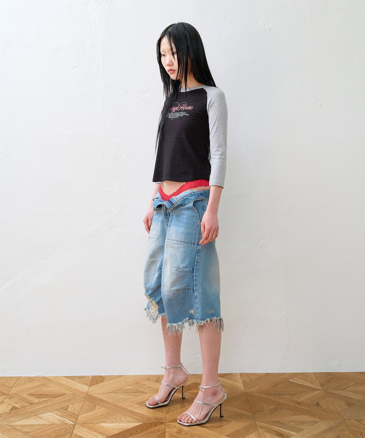 더바이닐하우스(THEVINYLHOUSE) DESTROYED DENIM SHORTS LIGHT BLUE