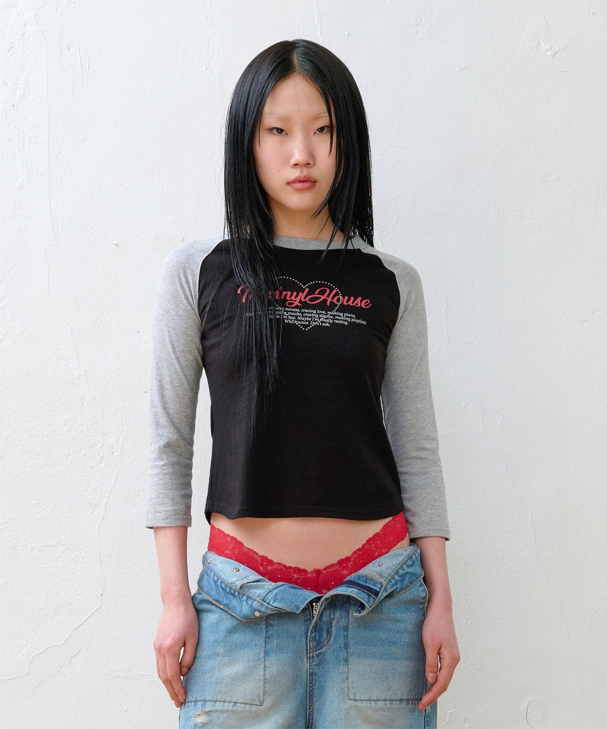 더바이닐하우스(THEVINYLHOUSE) LOVE RAGLAN LS TEE (W) BLACK