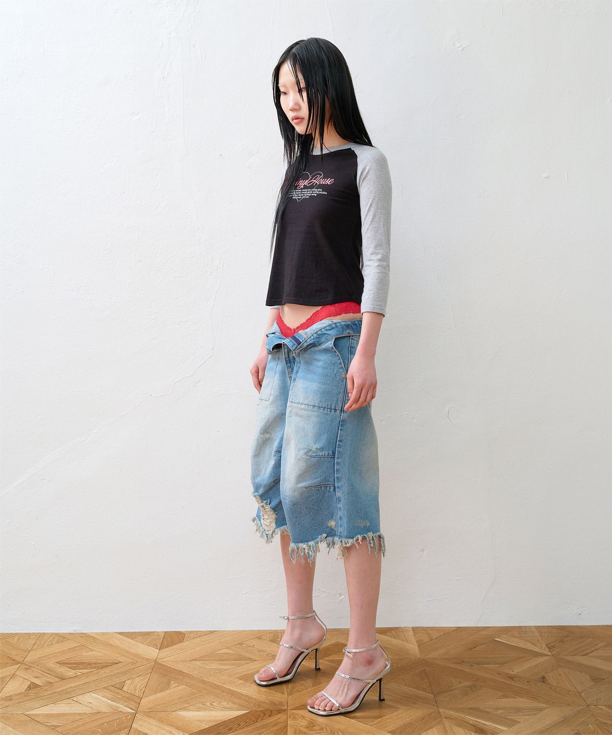 더바이닐하우스(THEVINYLHOUSE) LOVE RAGLAN LS TEE (W) BLACK
