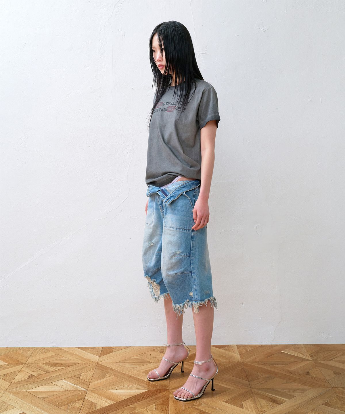 더바이닐하우스(THEVINYLHOUSE) FADED TIME TEE CHARCOAL