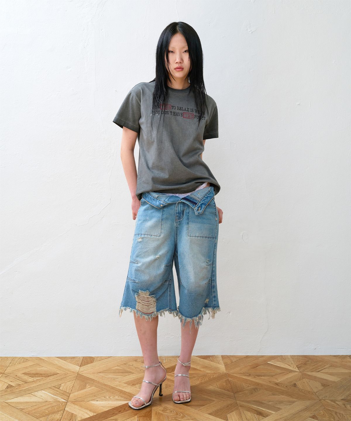 더바이닐하우스(THEVINYLHOUSE) FADED TIME TEE CHARCOAL