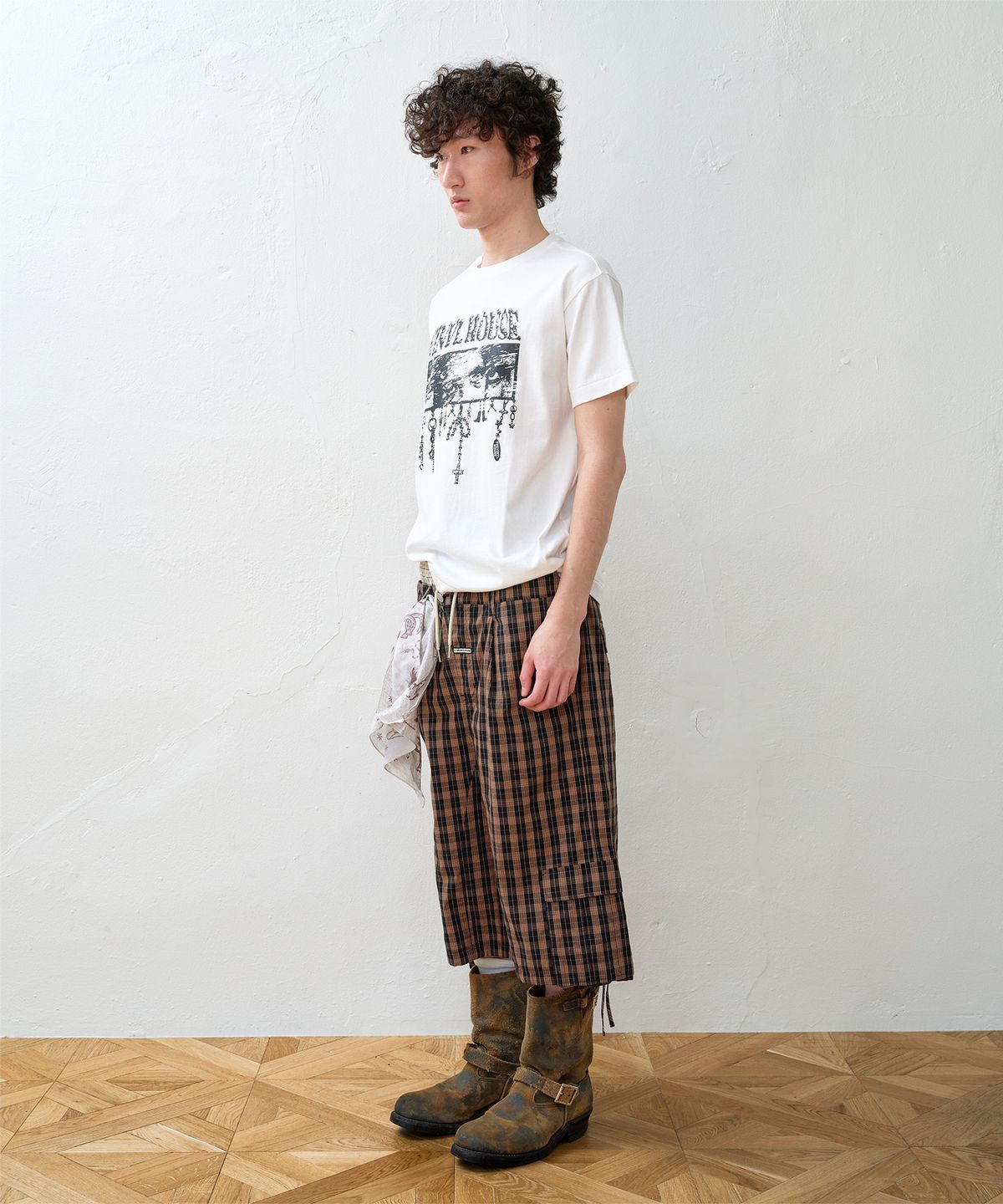 더바이닐하우스(THEVINYLHOUSE) EYES DOWN TEE WHITE
