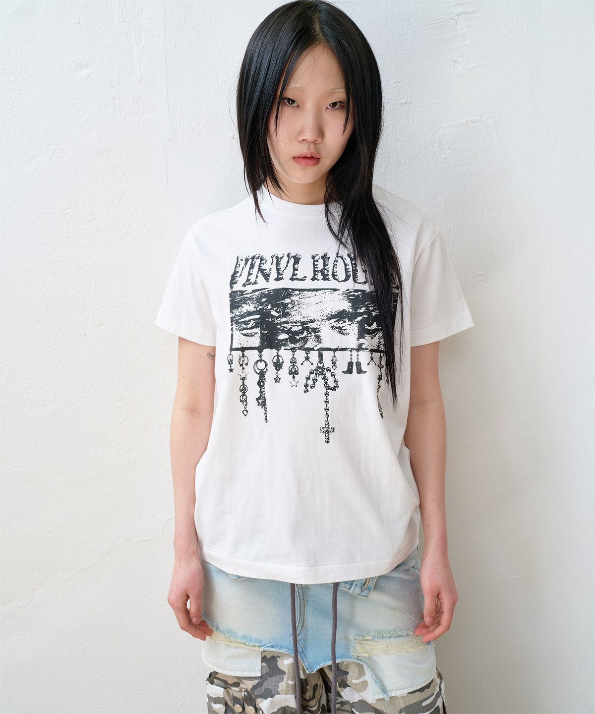 더바이닐하우스(THEVINYLHOUSE) EYES DOWN TEE WHITE