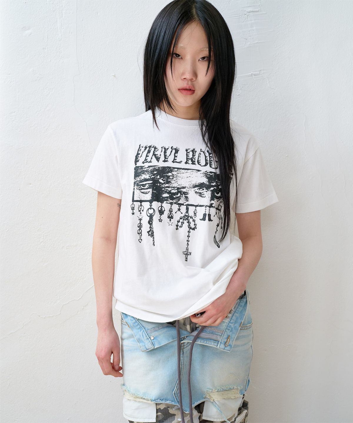더바이닐하우스(THEVINYLHOUSE) EYES DOWN TEE WHITE