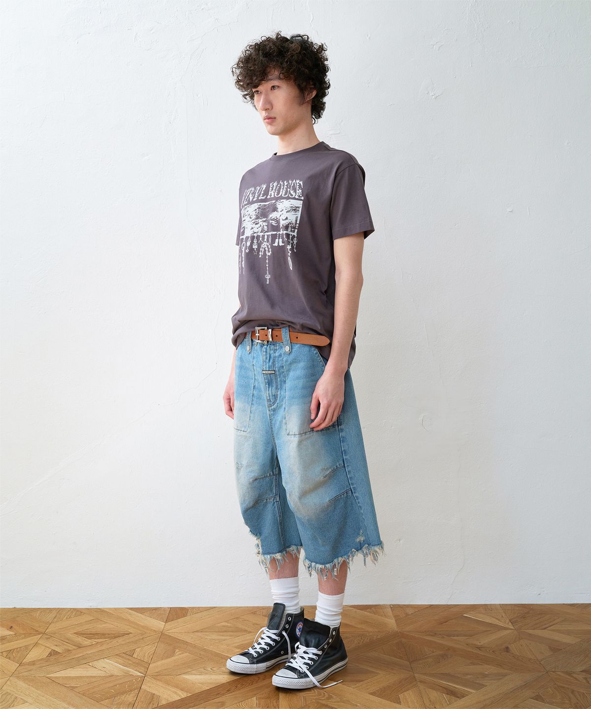 더바이닐하우스(THEVINYLHOUSE) EYES DOWN TEE CHARCOAL