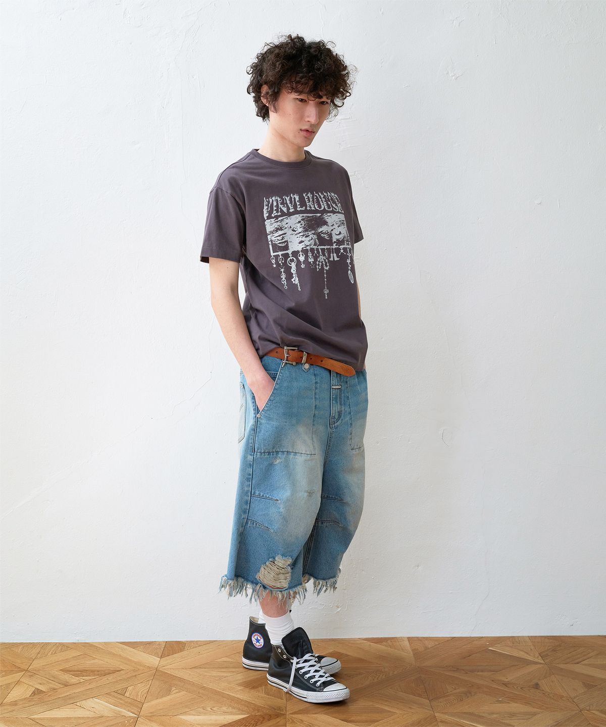 더바이닐하우스(THEVINYLHOUSE) EYES DOWN TEE CHARCOAL